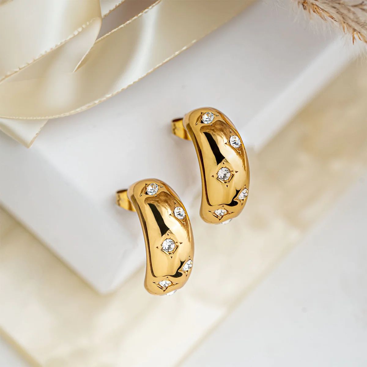 Marcelle 18 K Gold Studs