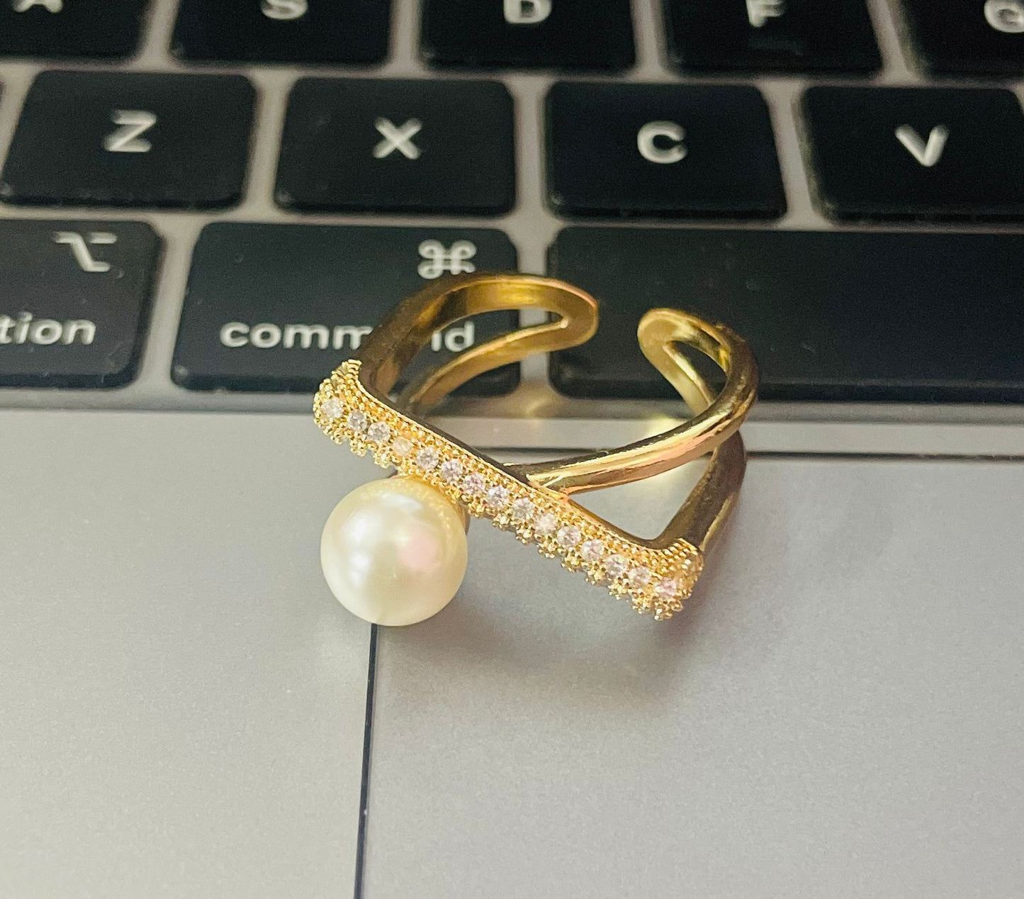 Cross Pearl Queen Ring